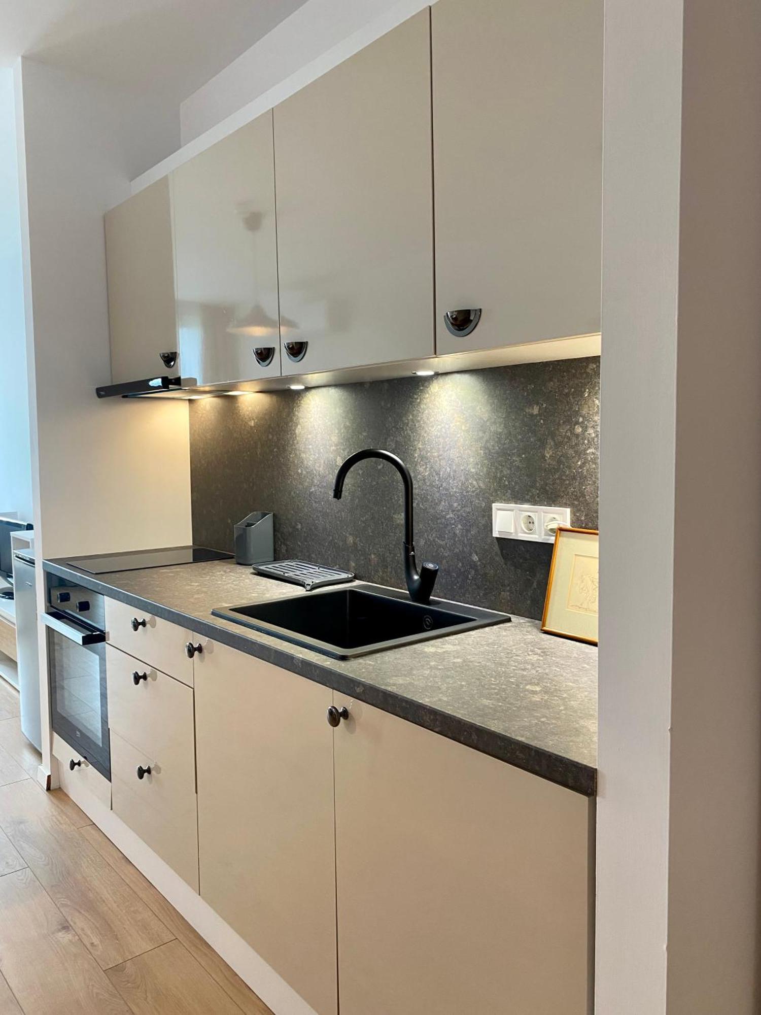 Mycampus Unwe Studentski Mountain Views Modern Kitchen Equipment 소피아 외부 사진